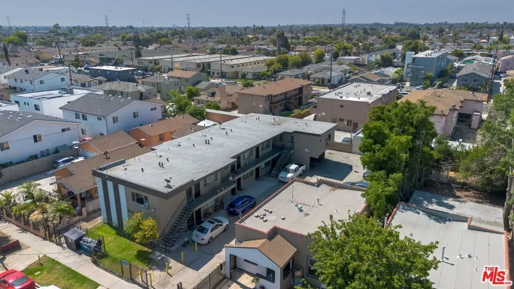 820 -824 W 95th Street, Los Angeles, California, United States. - Photo 17