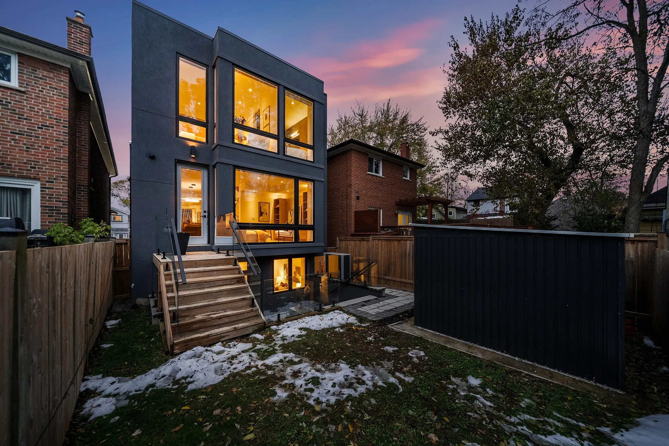 Exterior photo 4