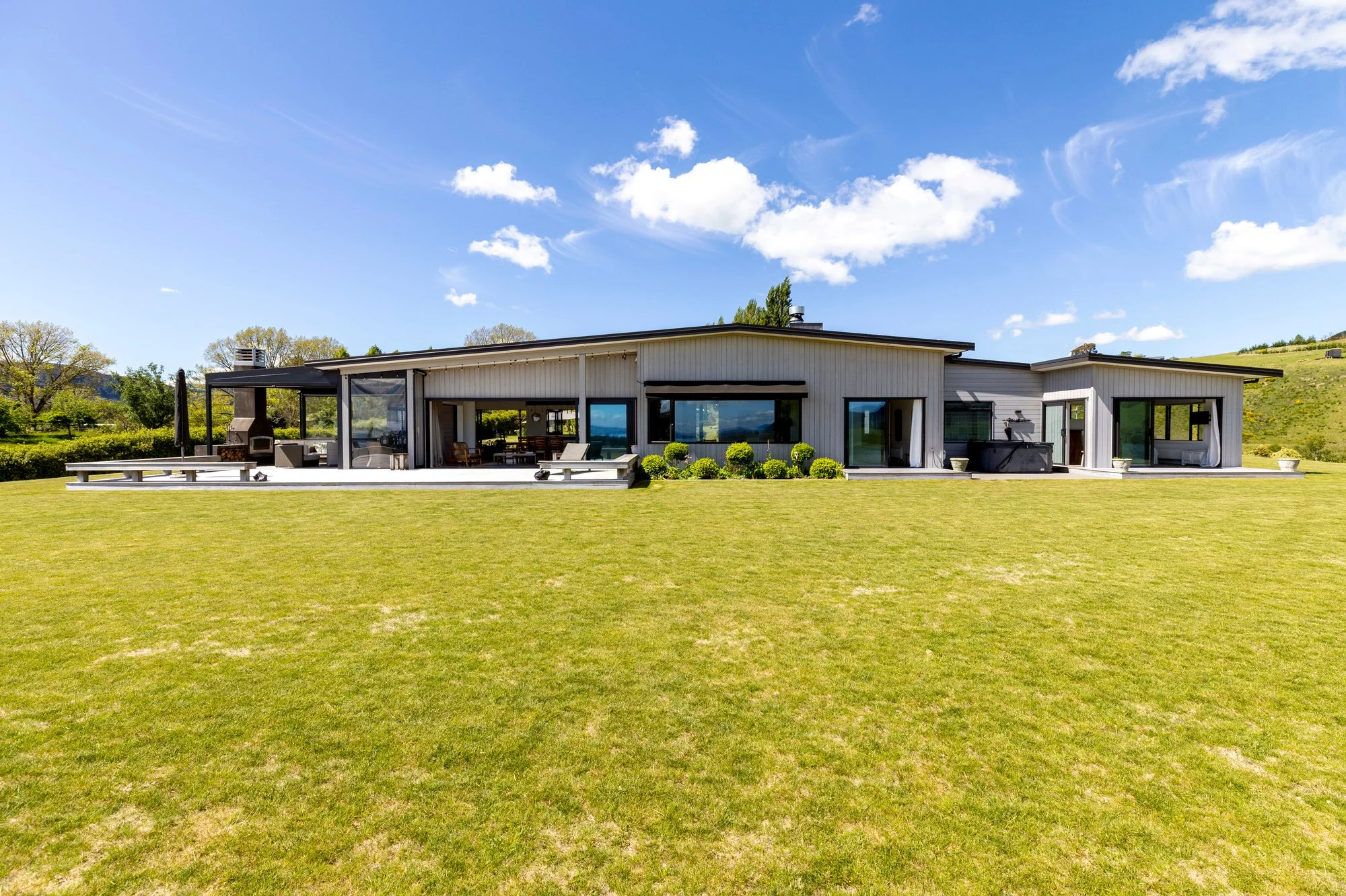 Exterior photo 5