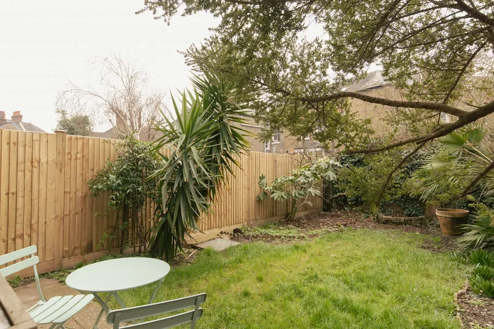 Exterior photo 5