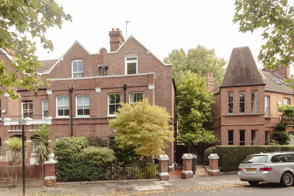 Exterior photo 9