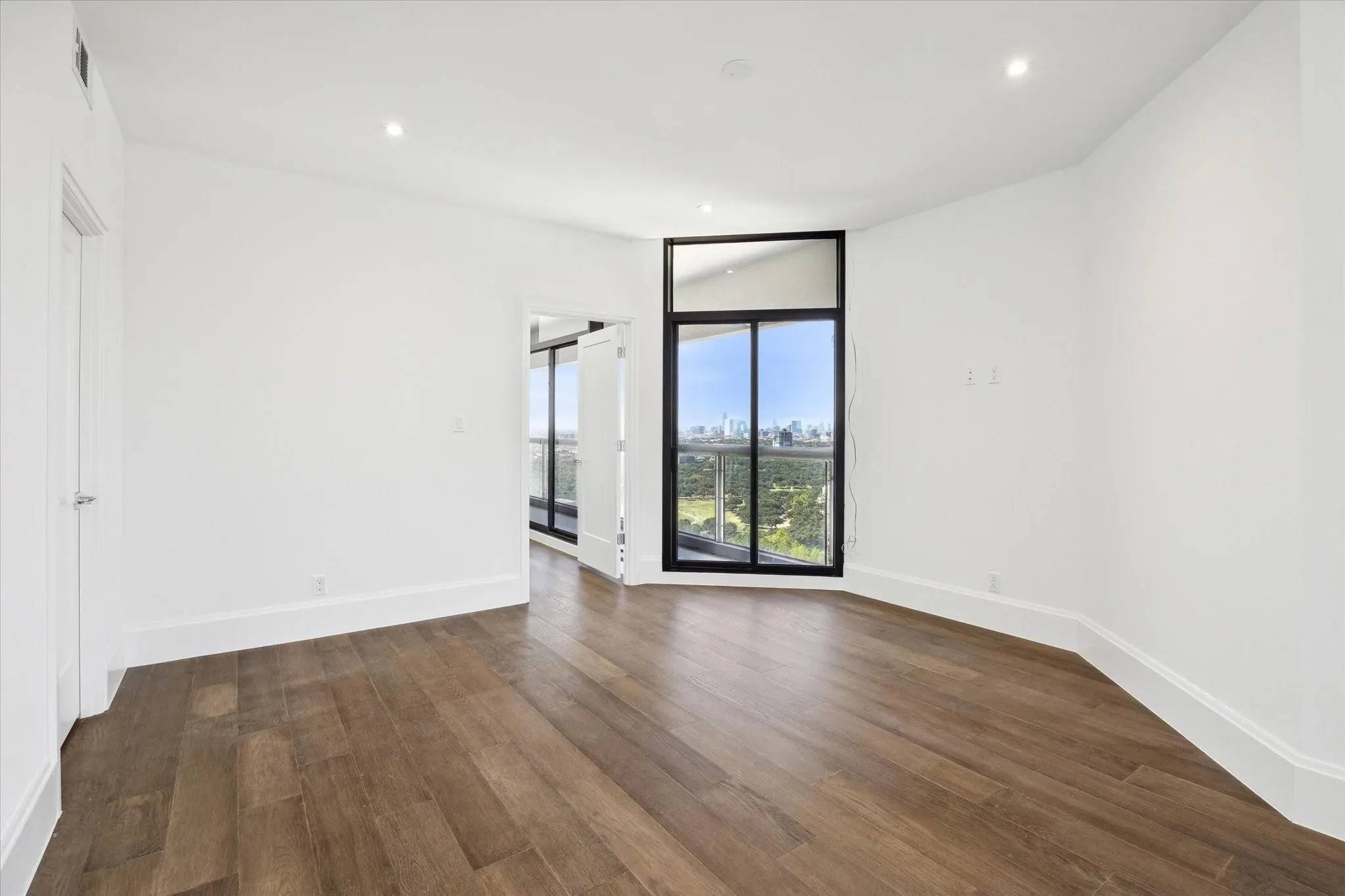 1701 Hermann Drive Drive 27CE, Houston, Texas, United States. - Photo 16