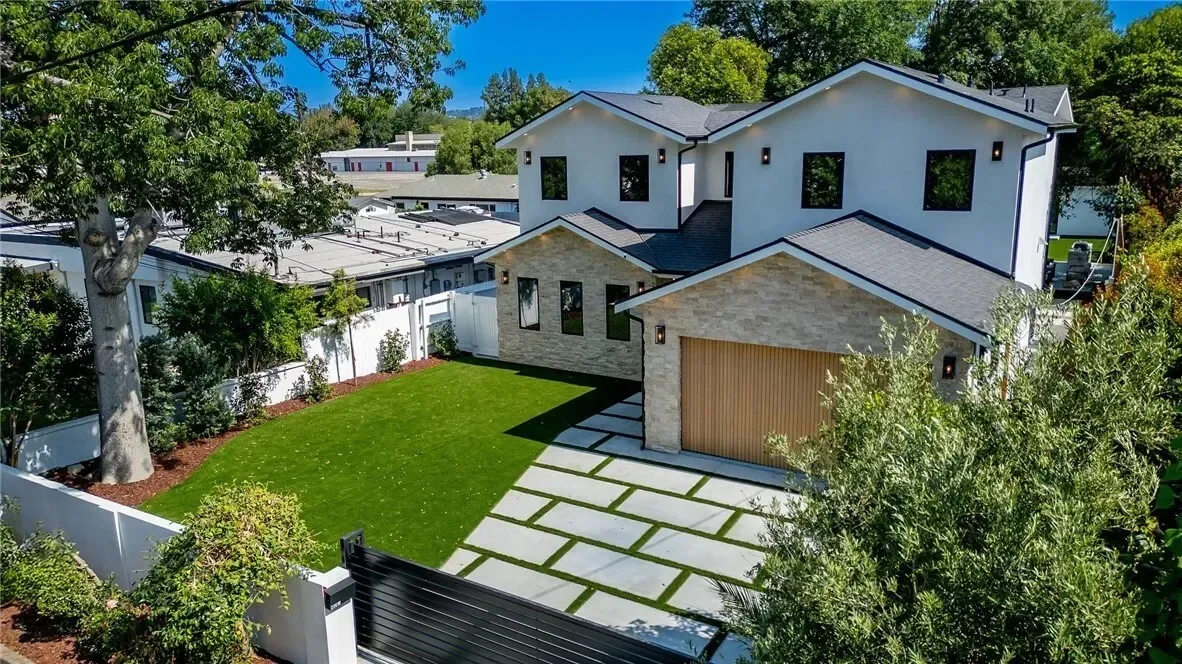 22616 Hatteras Street, Los Angeles, California, United States. - Hero Image