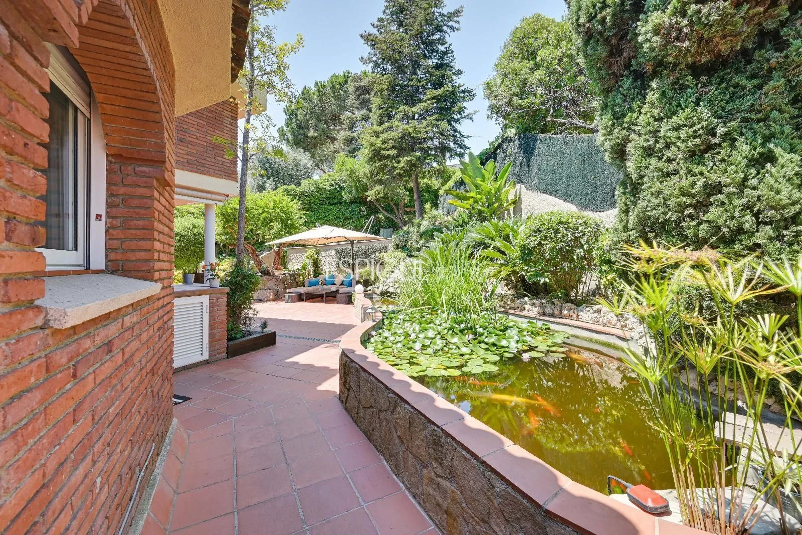 Exterior photo 10