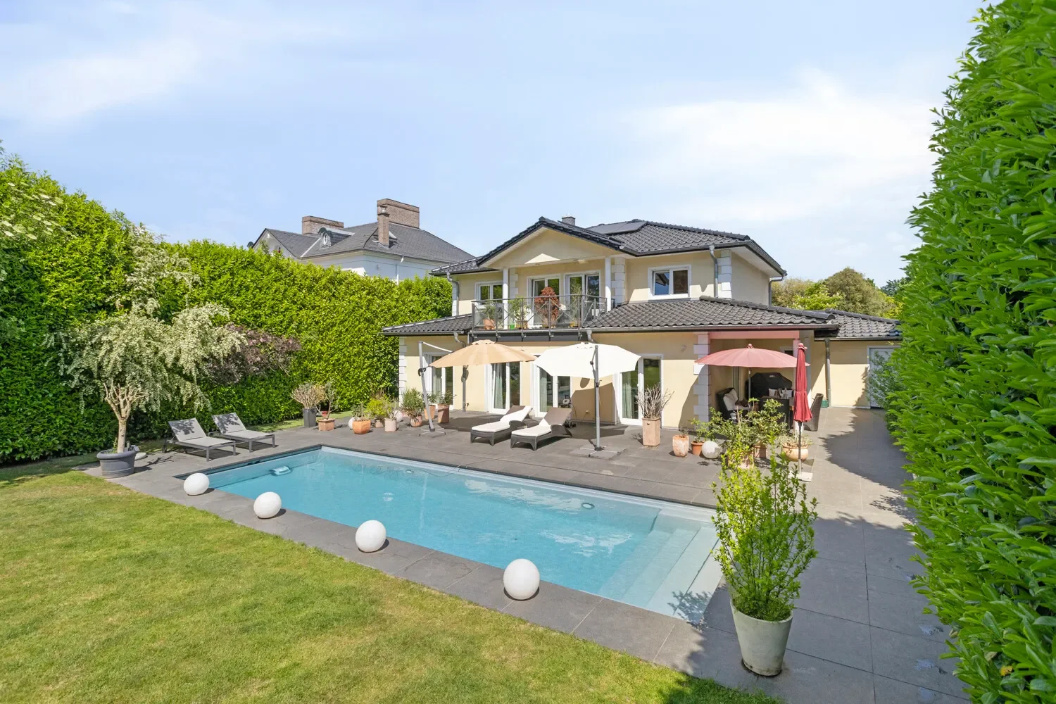 Exterior photo 11