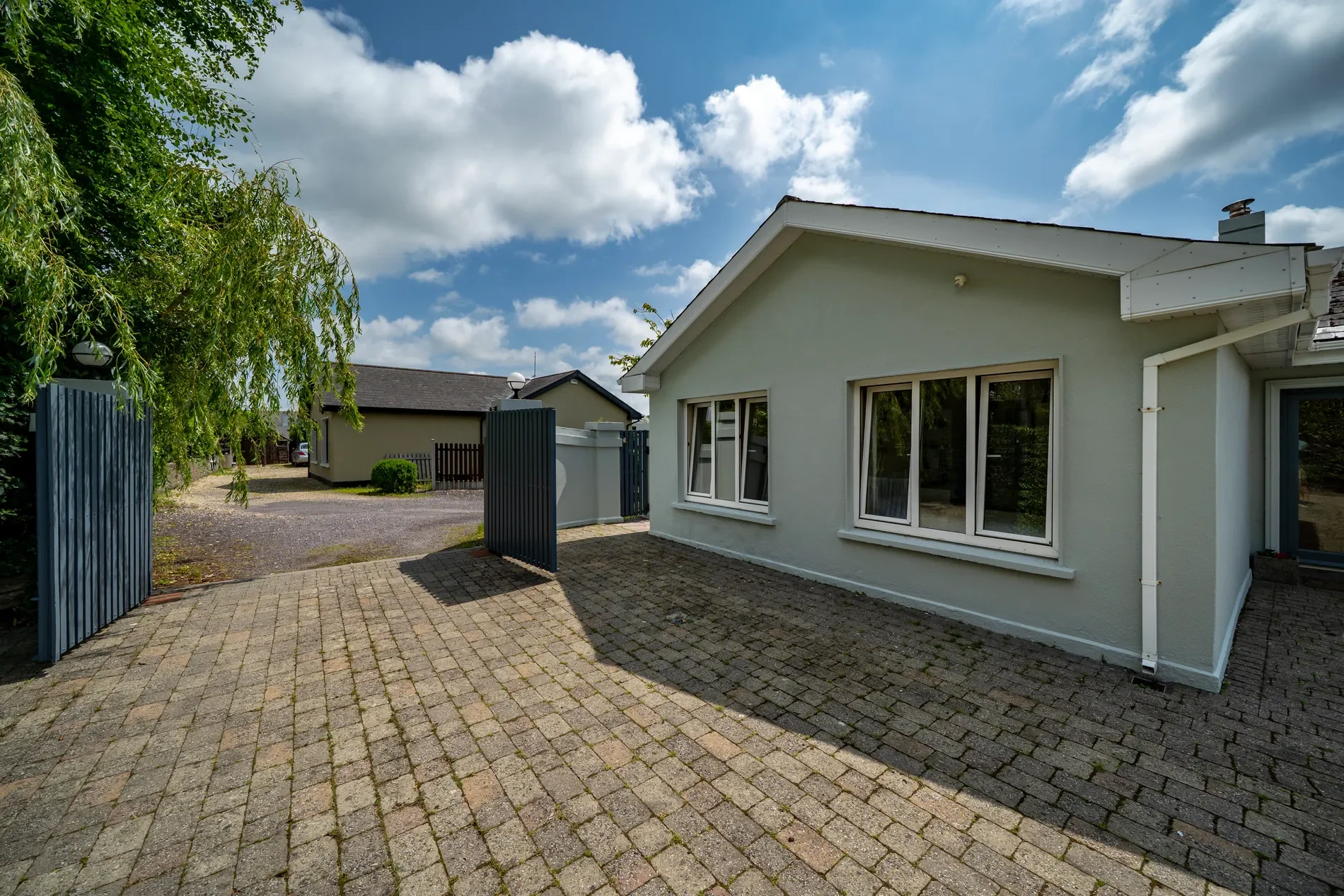 Exterior photo 8