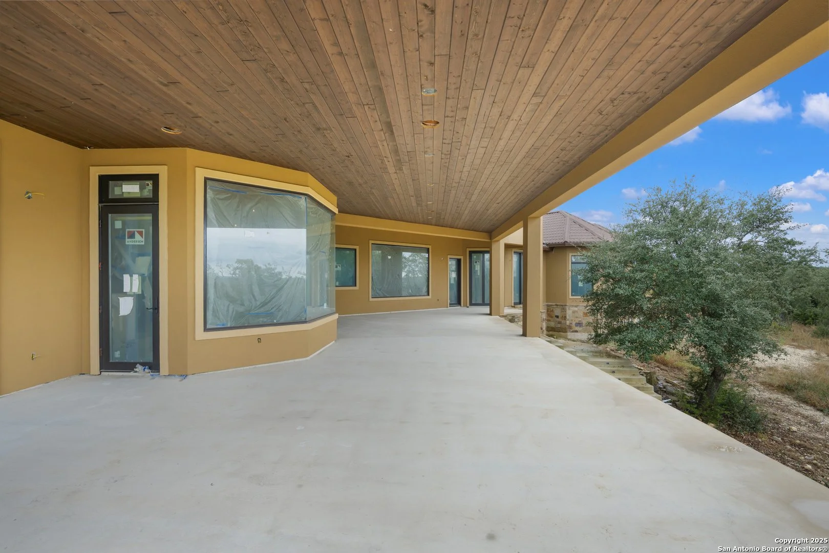 Exterior photo 8
