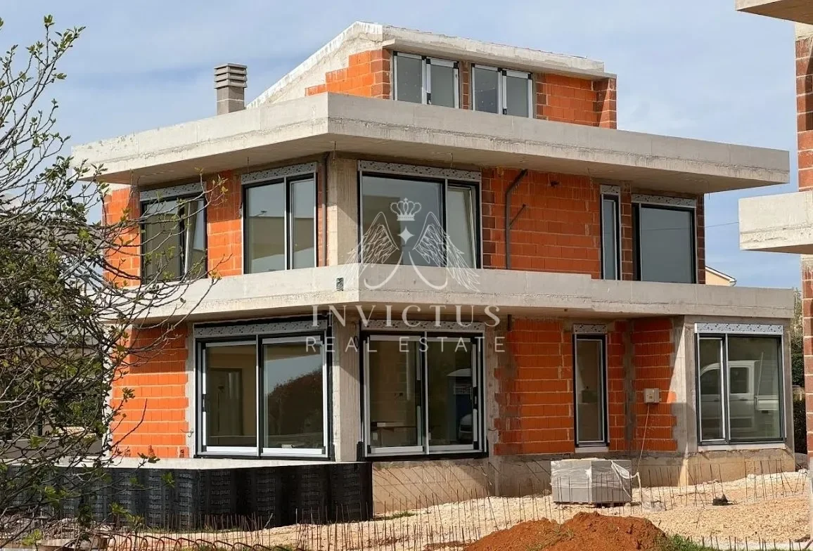 Exterior photo 7