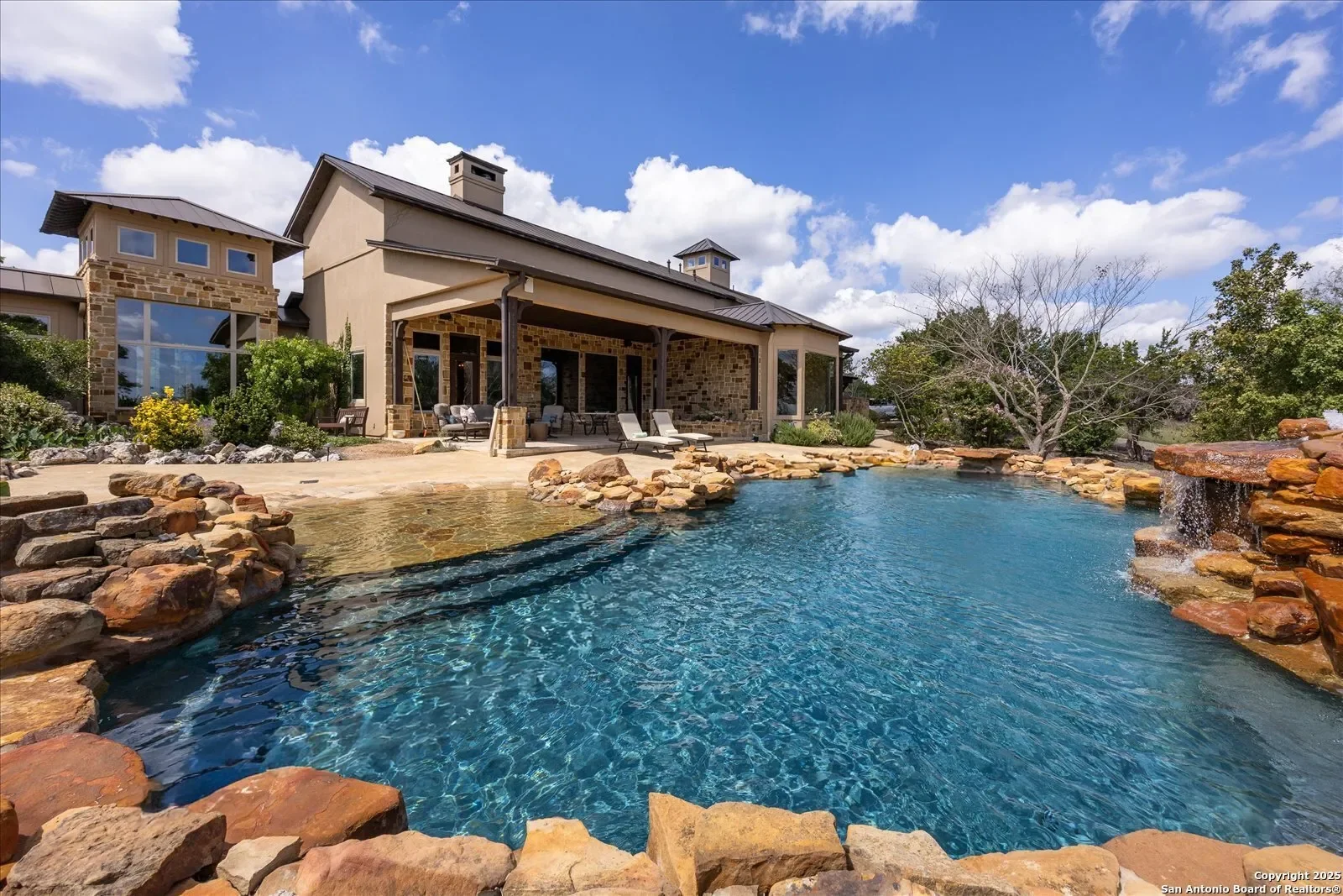 Exterior photo 12