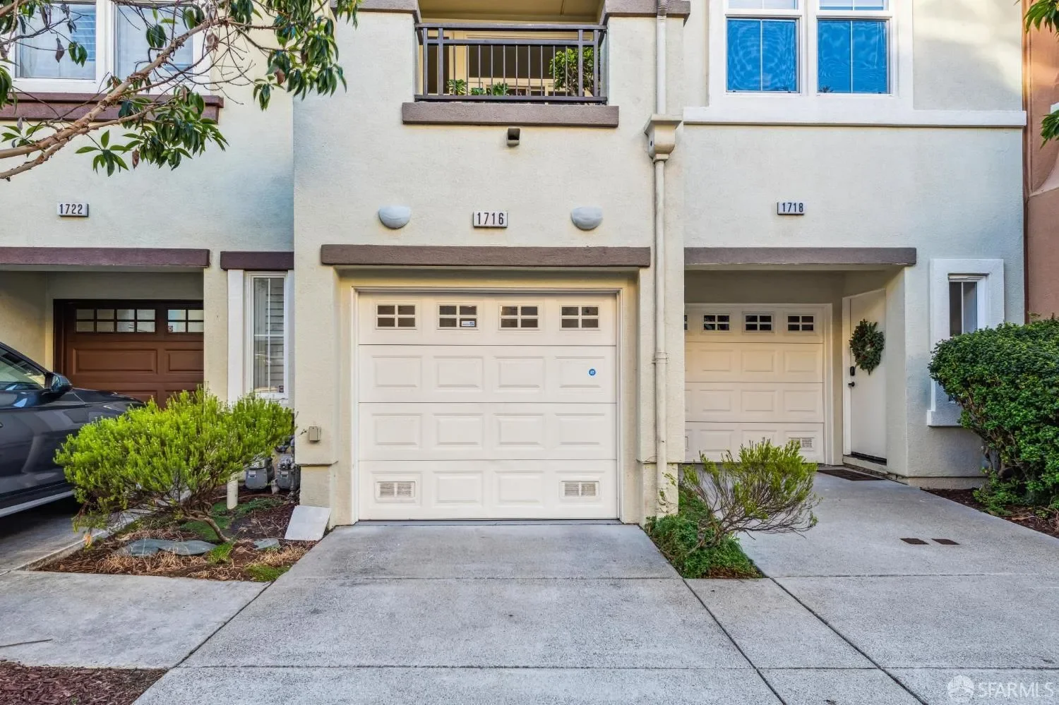 Exterior photo 6