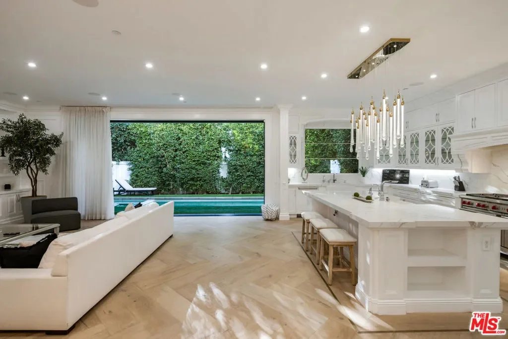843 N Spaulding Avenue, Los Angeles, California, United States. - Photo 16