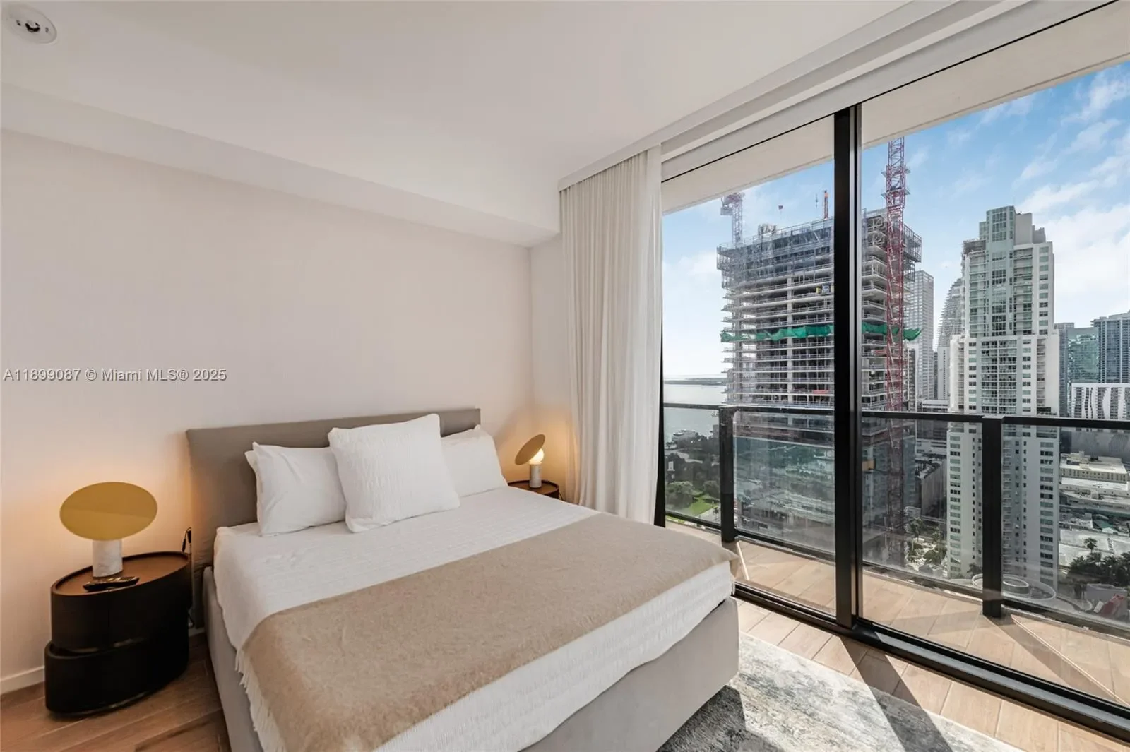 398 NE 5th St 3017, Miami, Florida, United States. - Photo 9