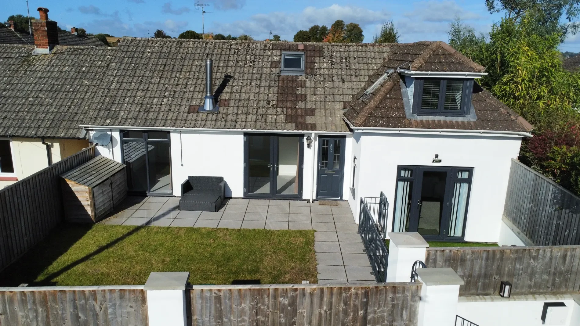 Exterior photo 3