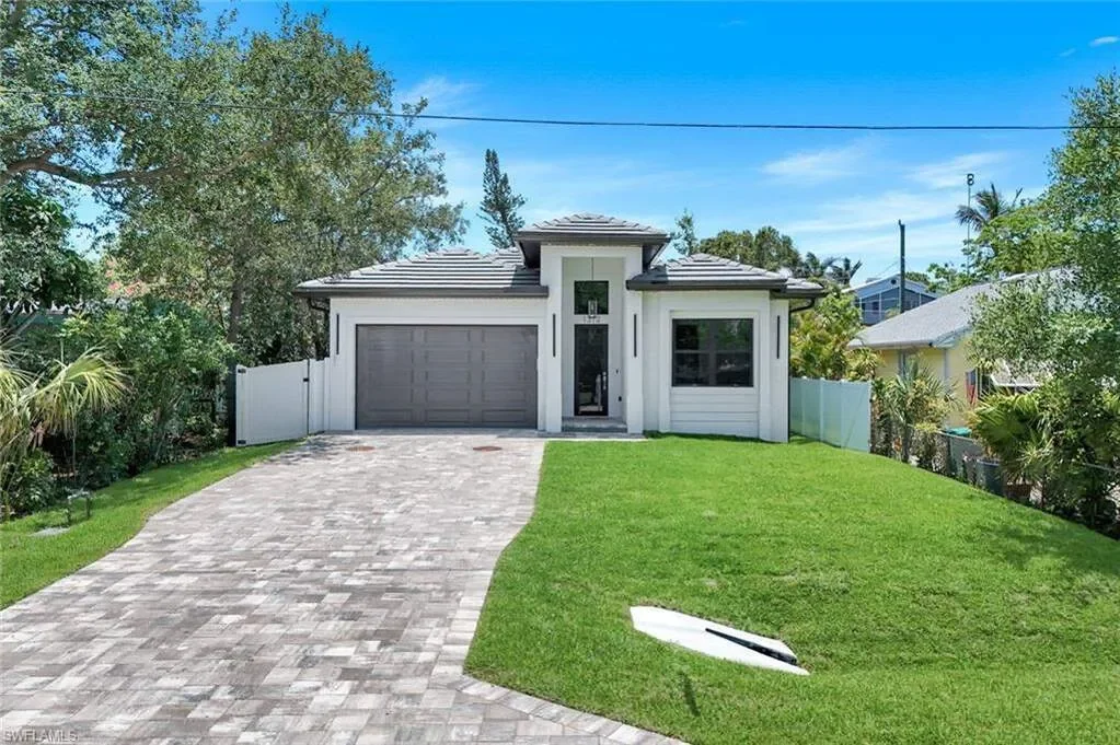 Exterior photo 11
