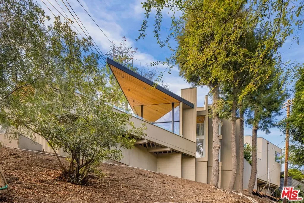 7187 Macapa Drive, Los Angeles, California, United States. - Photo 22