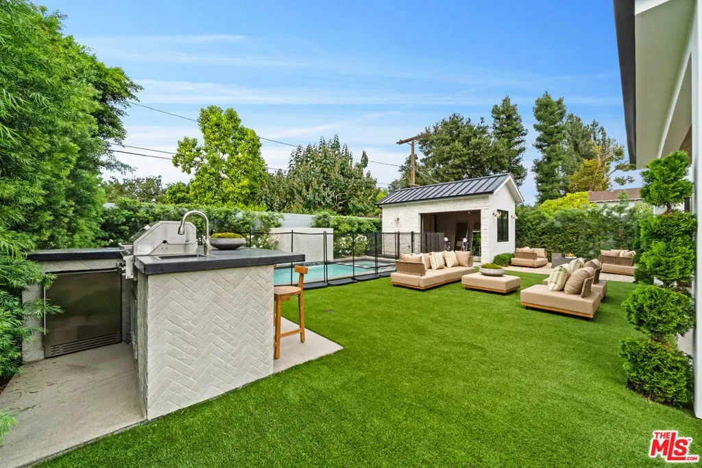 11317 Valley Spring Lane, Los Angeles, California, United States. - Photo 18