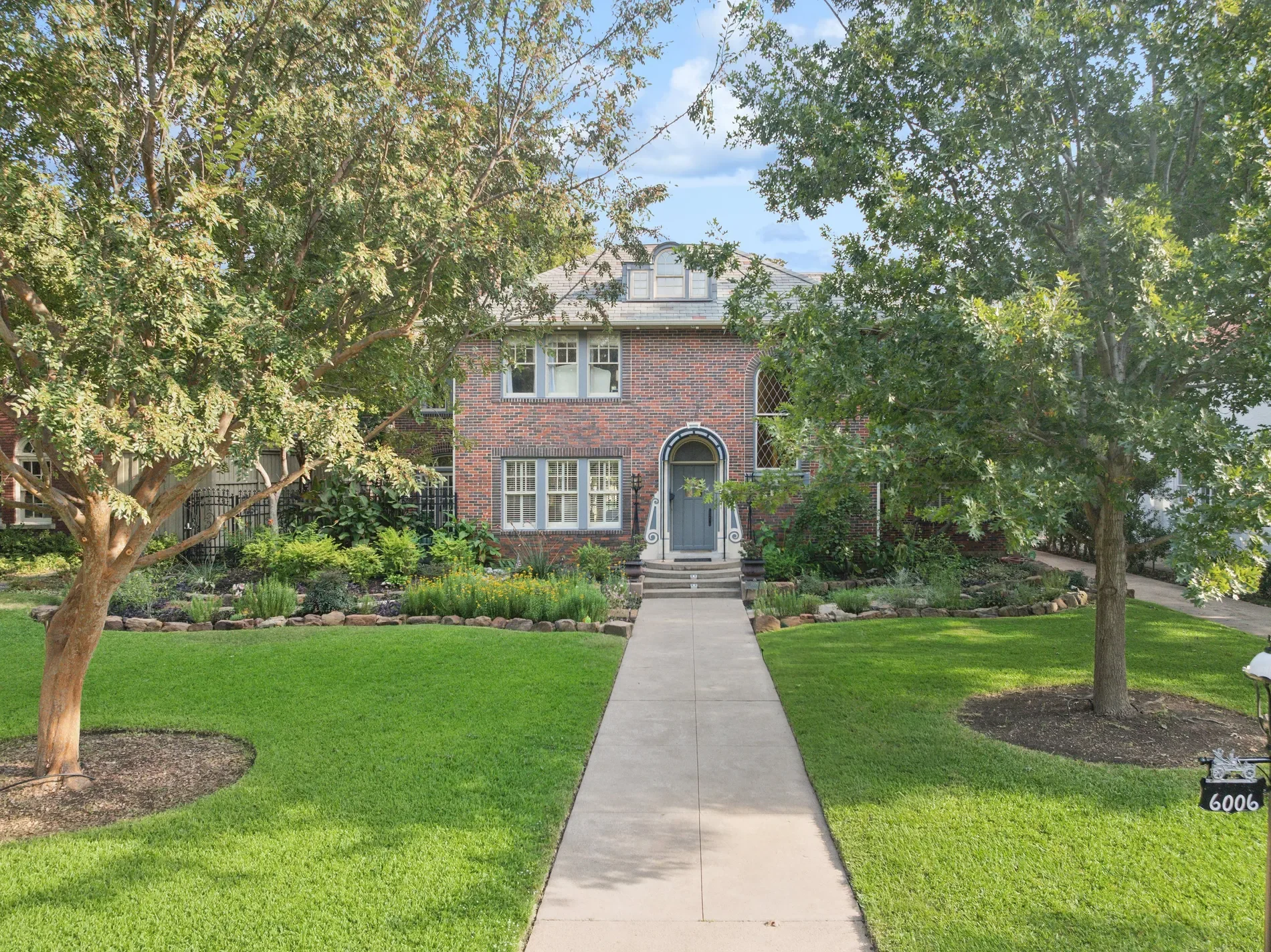 Exterior photo 12