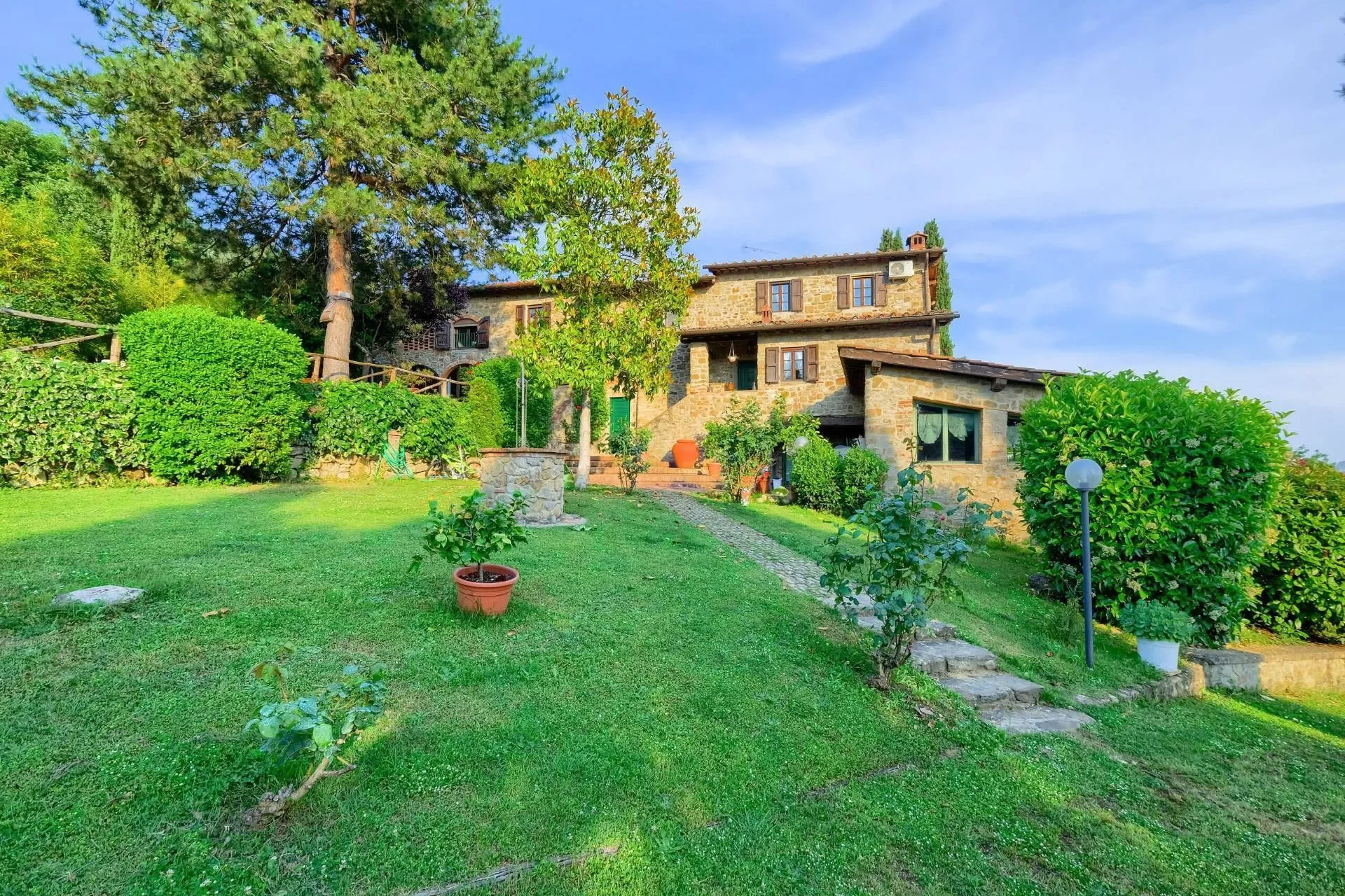 Exterior photo 2
