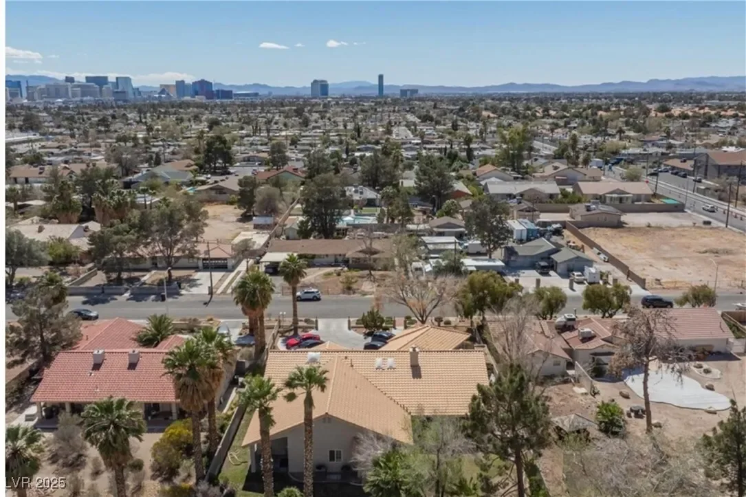 4300 Del Monte Avenue, Las Vegas, Nevada, United States. - Photo 5