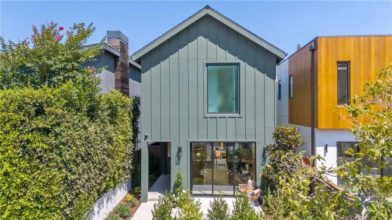 Exterior photo 5