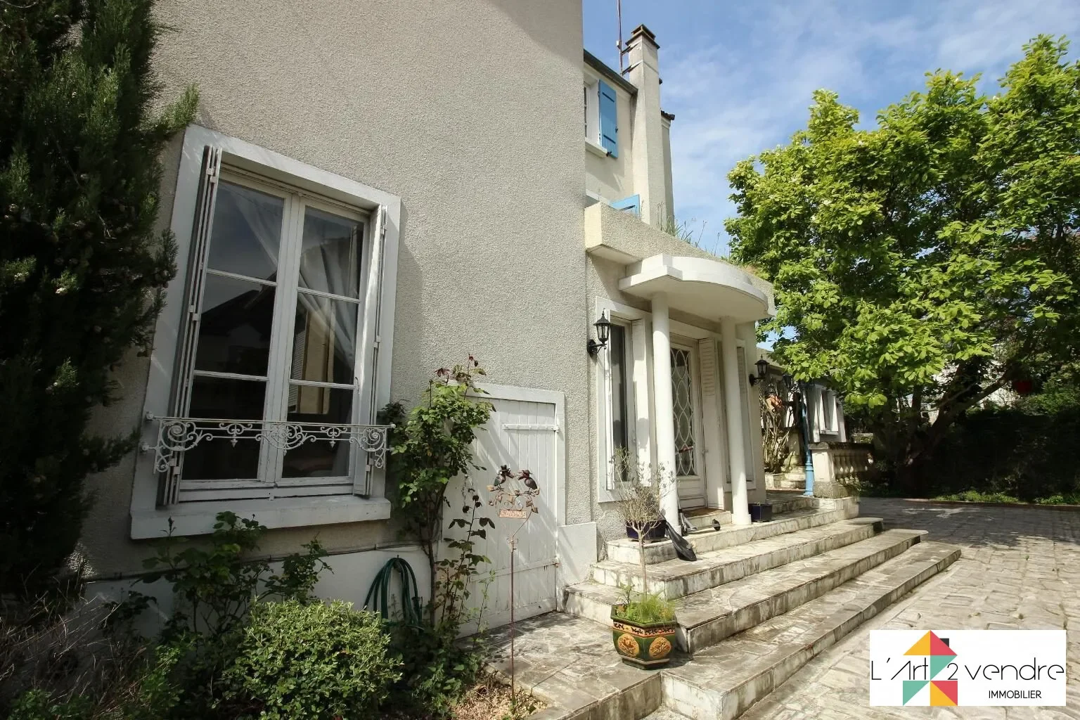 Exterior photo 4