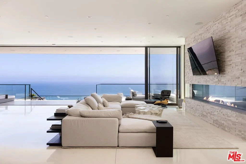 32357 Pacific Coast Highway, Malibu, California, United States. - Photo 7