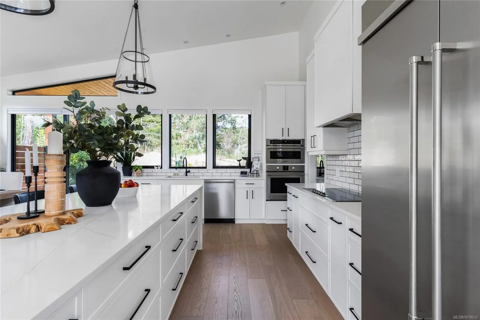 640 Medalist Ave, Colwood, British Columbia, Canada. - Photo 38