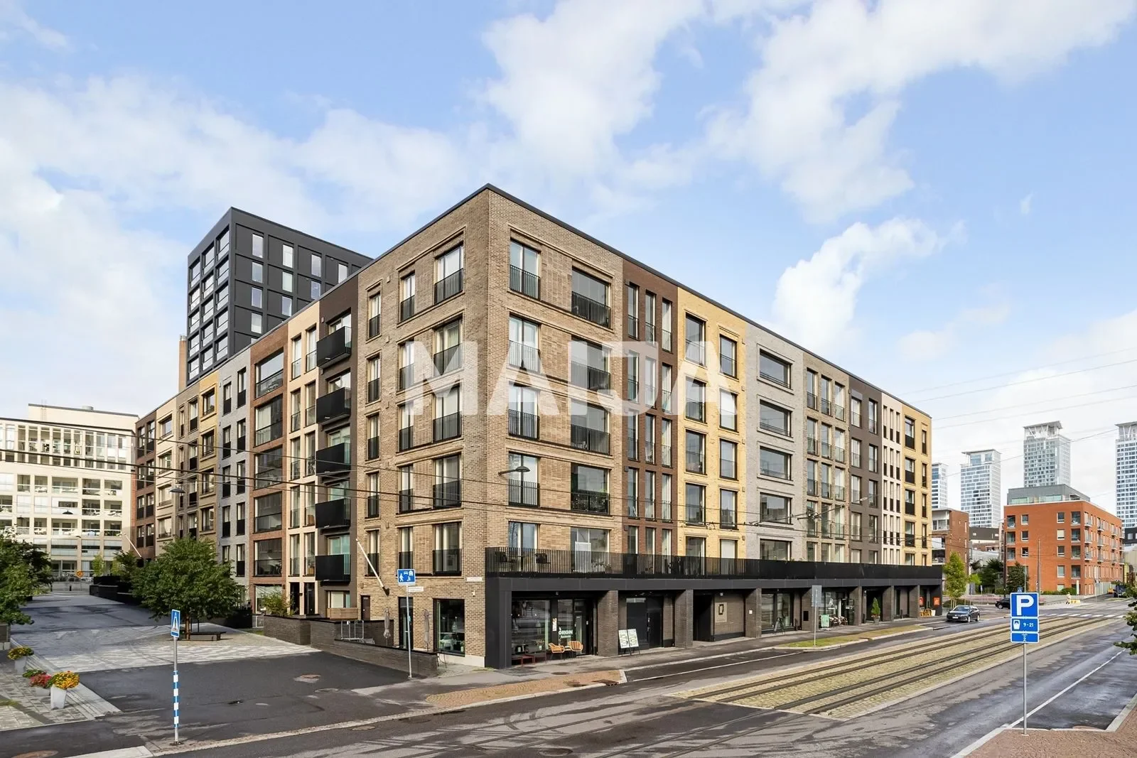 Exterior photo 4