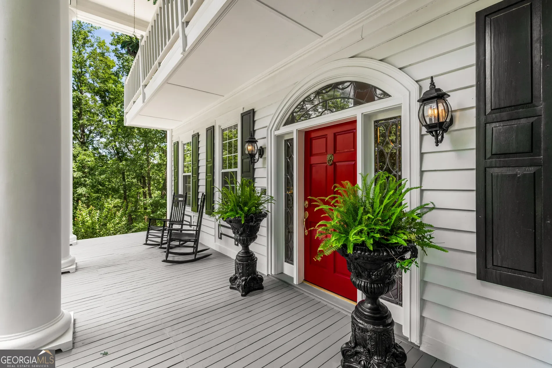 Exterior photo 6