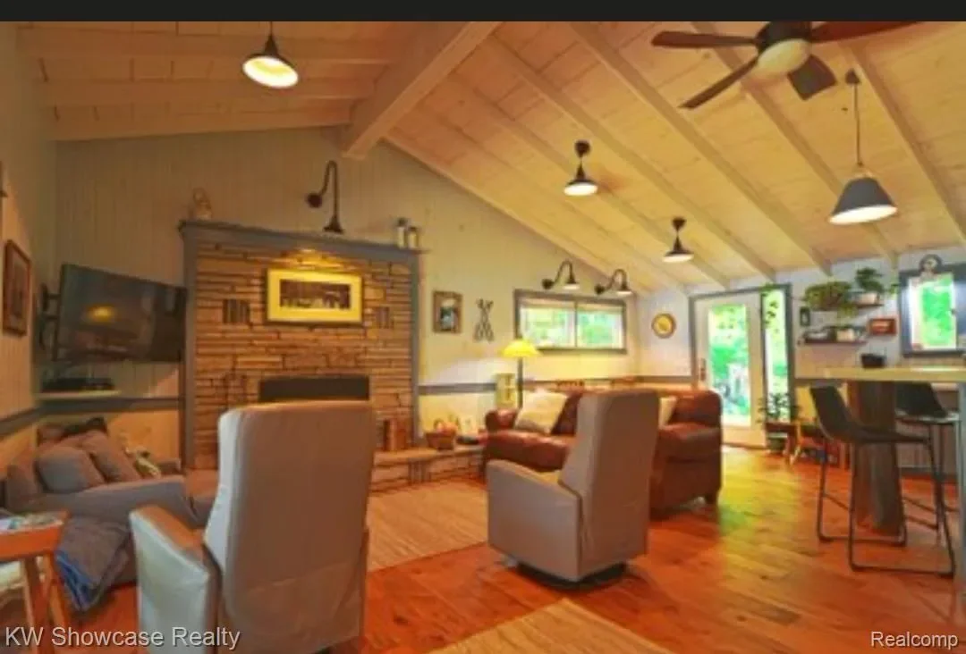 Gallery photo 6