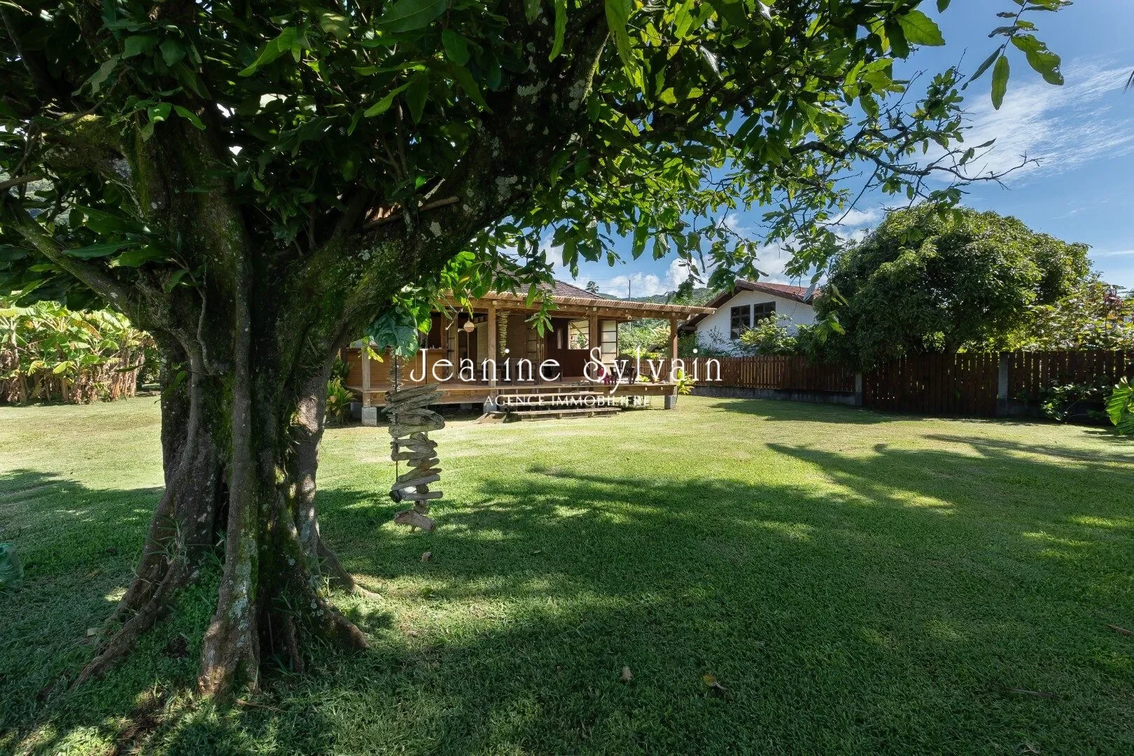 Exterior photo 3