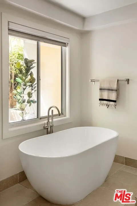 911 7th Street D, Santa Monica, California, United States. - Photo 12