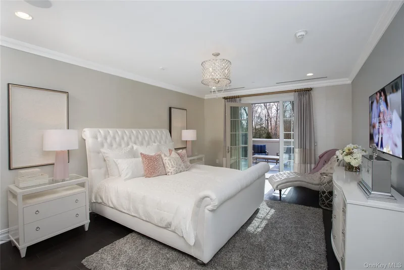 3000 Royal Court, Manhasset, New York, United States. - Photo 5