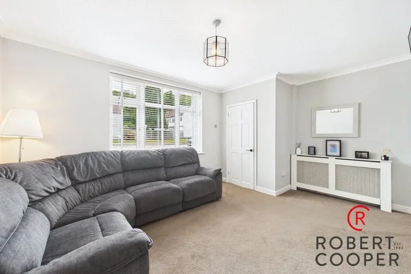 Brampton Road, South Oxhey, Watford, England, United Kingdom. - Photo 3