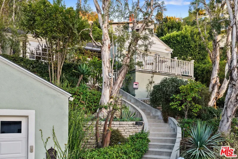 1528 Forest Knoll Drive, Los Angeles, California, United States. - Photo 44