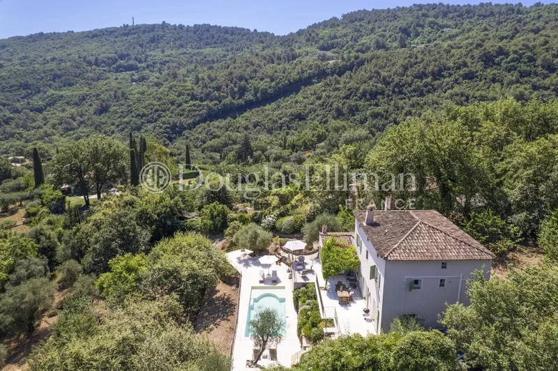 BAR SUR LOUP - A charming and newly renovated Villa with a pool and wonderful views
