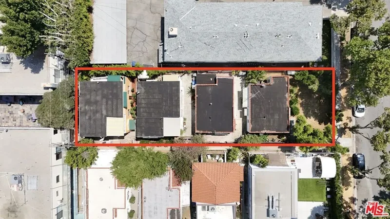 1028 N Hayworth Avenue, Los Angeles, California, United States. - Photo 33