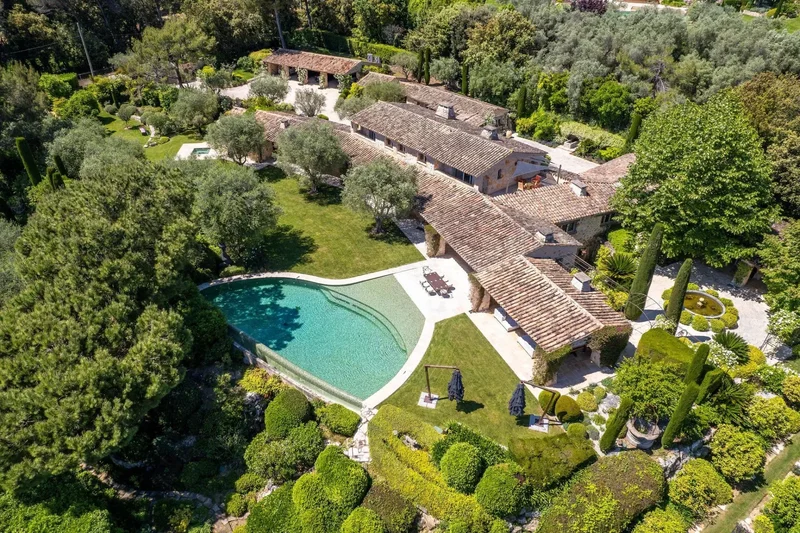 Exceptional Provençal Estate with Sea View in La Colle sur Loup