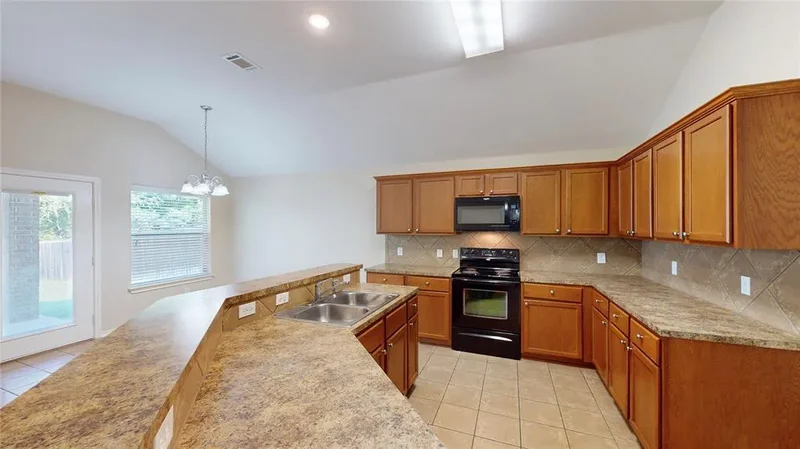6015 Pine Cone Lane, Tyler, Texas, United States. - Photo 9