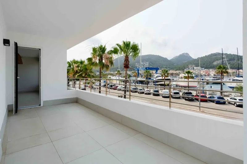Renovated Flat with Sea & Harbour views in Port Andratx