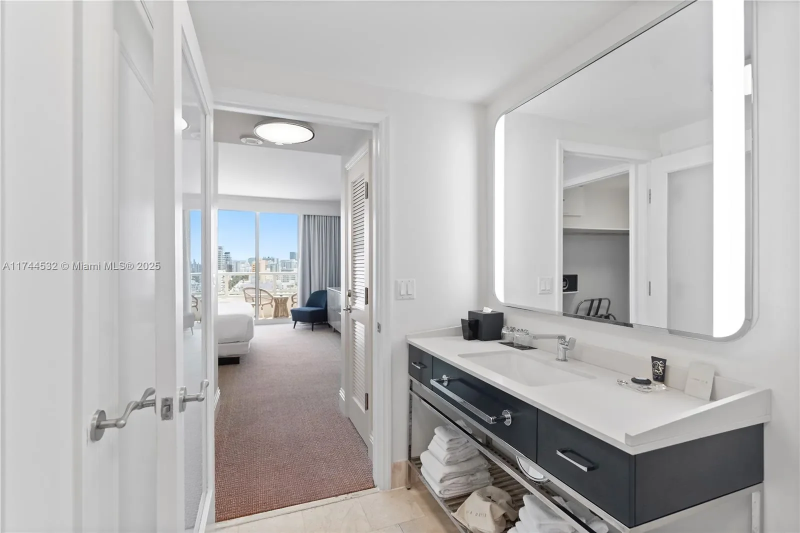 4401 COLLINS AV 1206, Miami Beach, Florida, United States. - Photo 18
