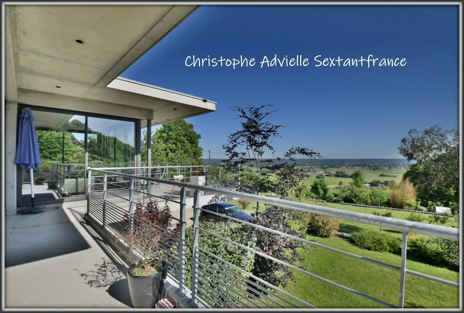 Exterior photo 2