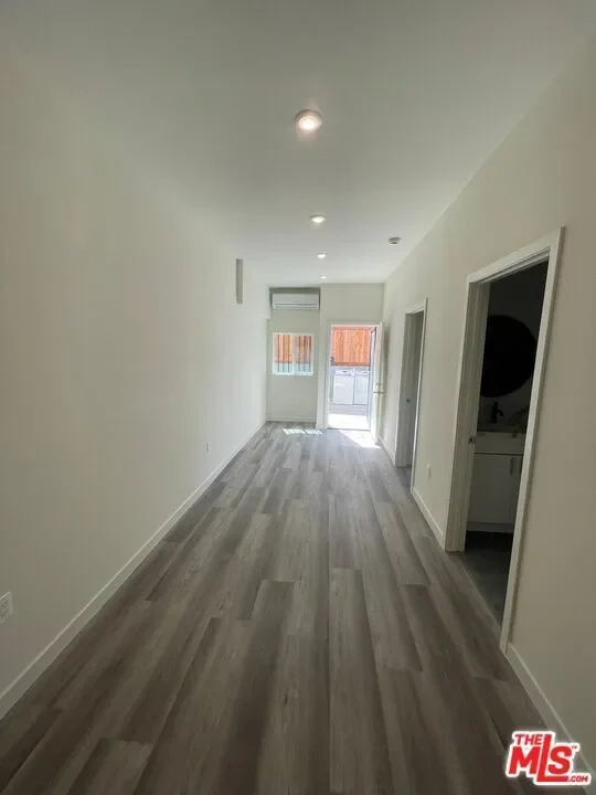 4546 W 17th Street, Los Angeles, California, United States. - Photo 24