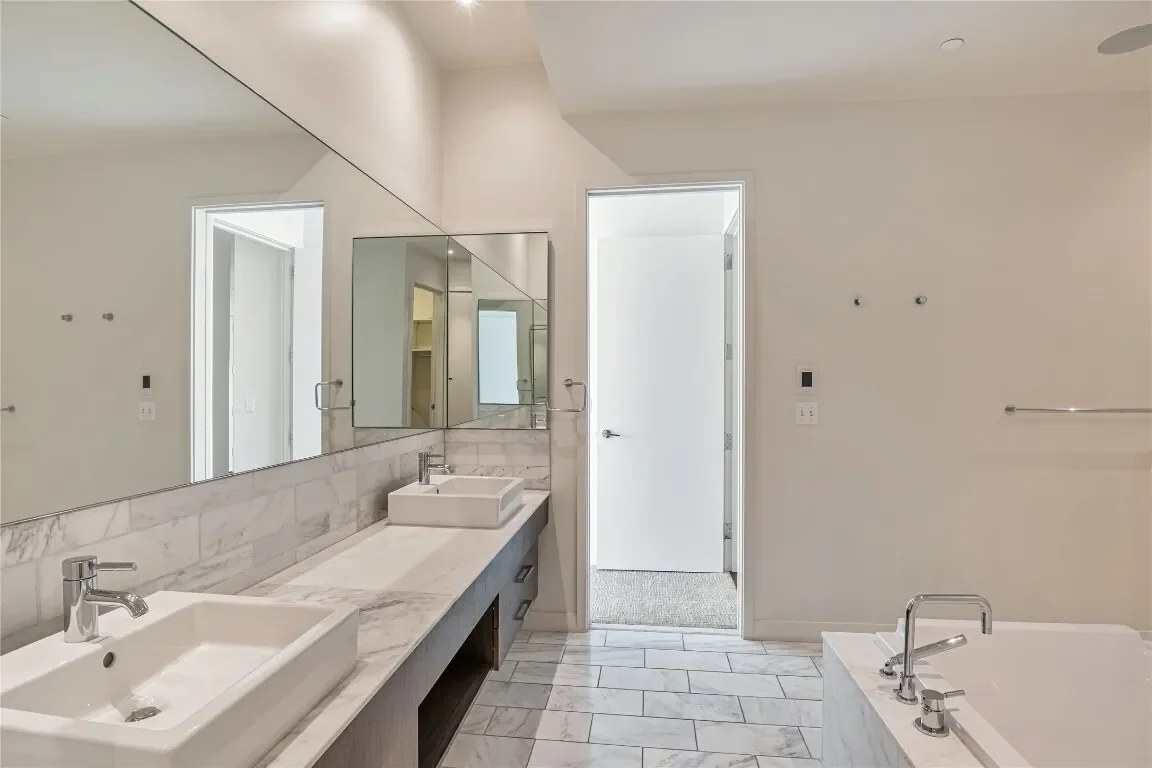 210 Lavaca Street Unit 2903, Austin, TX 78701, Austin, Texas, United States. - Photo 23