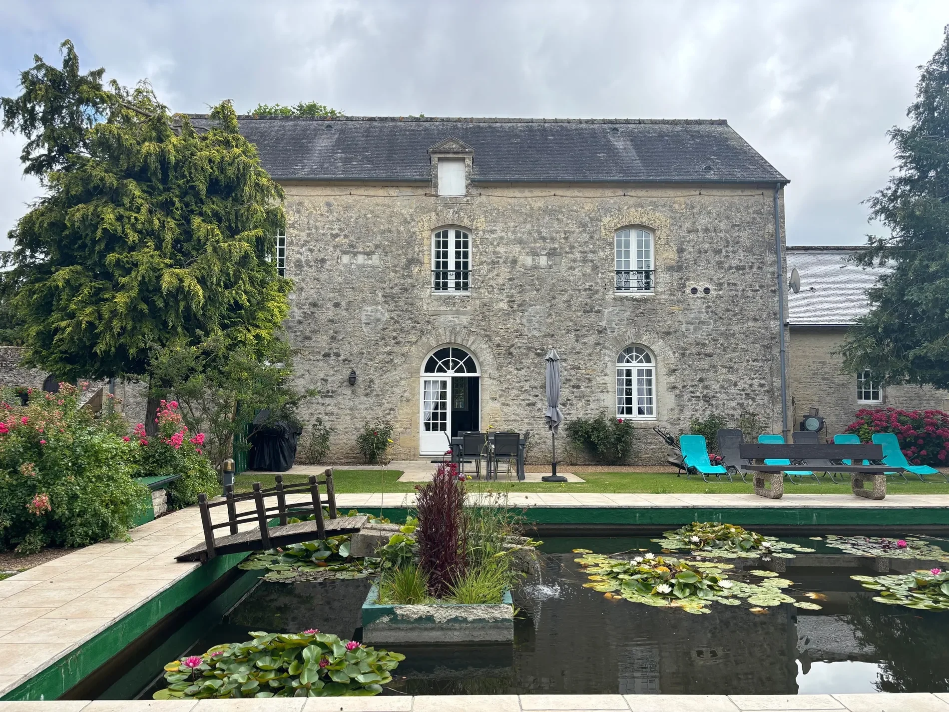 Exterior photo 3