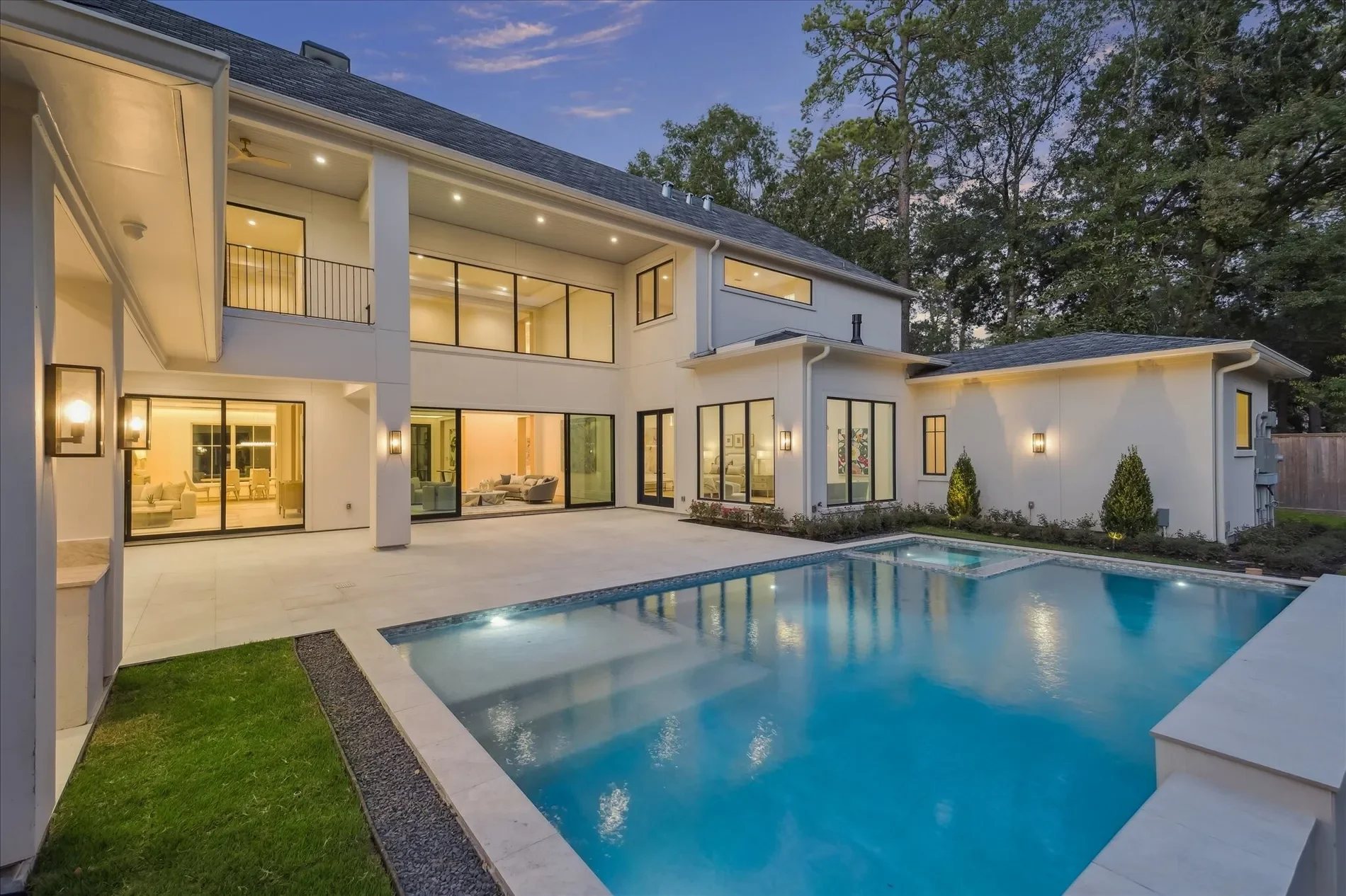 Exterior photo 5