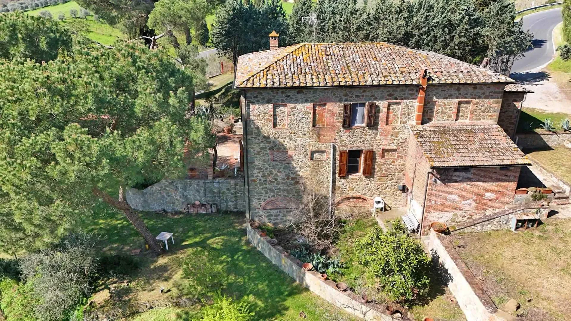 Exterior photo 3