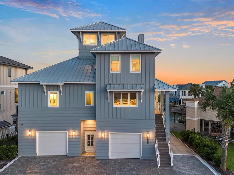 Single Family Residence in Tiki Island