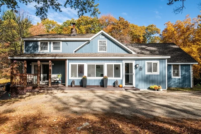 3 Bedrooms Single Family Detached