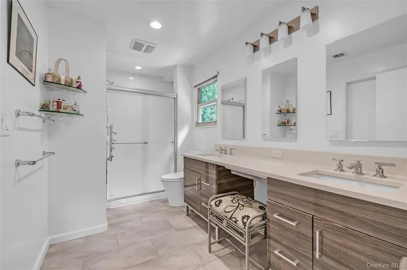 17 Melody, Bayville, New York, United States. - Photo 11